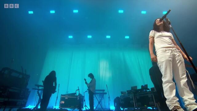 Lorde chante "What Was That" à Glastonbury 2025