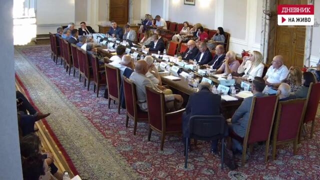 Тошко Йорданов влезе в конфликт с исканията на младитте медицински специалисти в здравната комисия