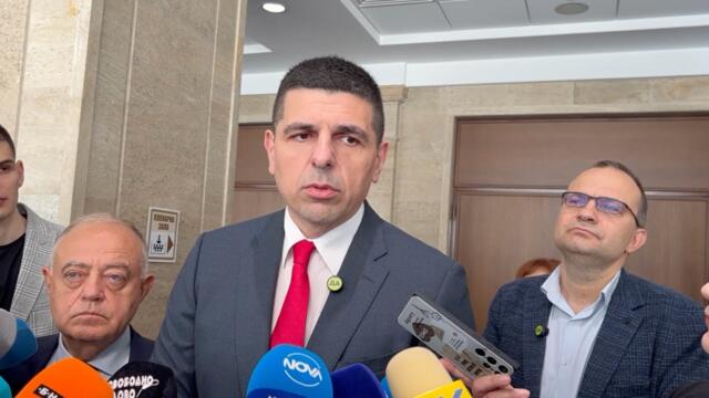 Демократична България: Няма да подкрепим проруския вот. Йорданов да подаде оставка