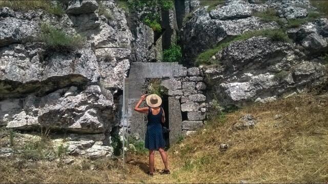 Крепостта Букелон и скалните църкви край селата Маточина и Михалич - чудесата на Сакар