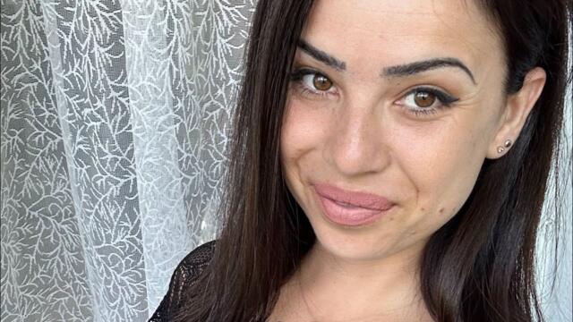 Биологичната ми майка е стояла до мен, без да знам, че е тя..част 1