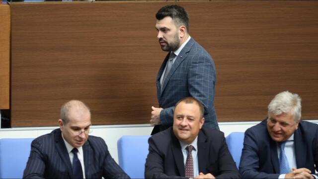 Манол Генов: Безсмислен вот на недоверие, ще отупаме и следващите