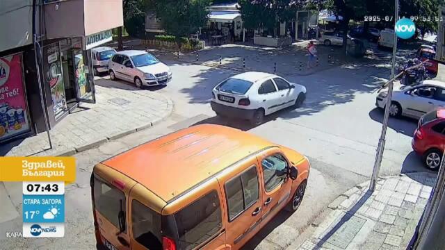20-годишен блъсна с колата си друг автомобил и удари пешеходка на тротоар