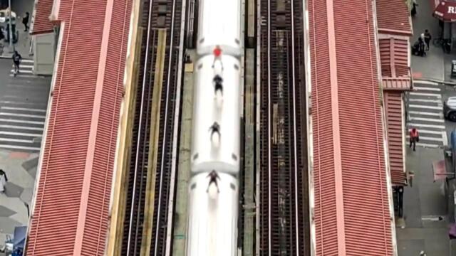 4 'Subway Surfers' Caught Riding on Moving Train