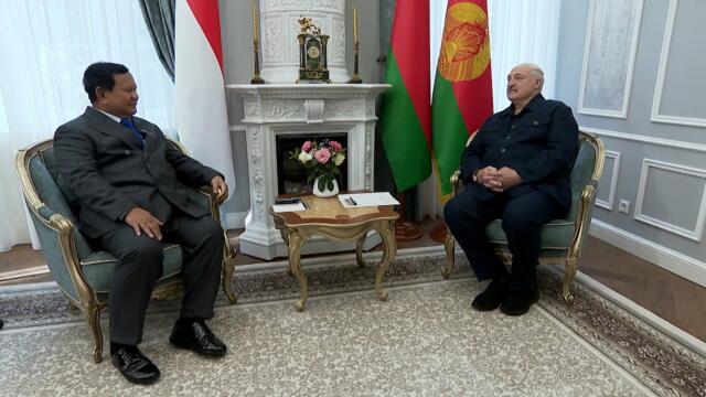 "До вас только Путин здесь дома был!" // Лукашенко пригласил Президента Индонезии к себе домой