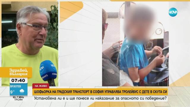 Жена управлява тролейбус в София с дете в скута си