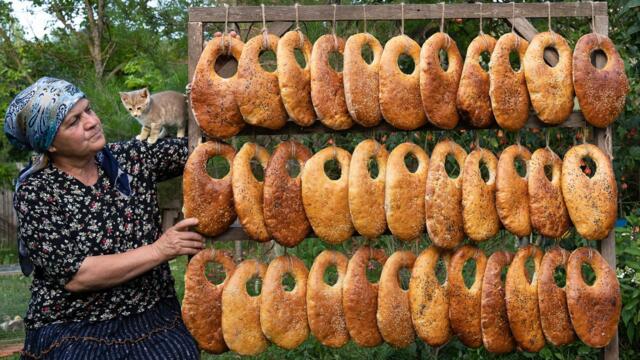 Wood Fired Kaak Bread with Pumpkin Seeds — True Rustic Taste 🌿🔥