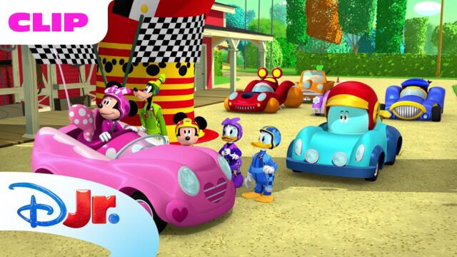 Car Ride 🏎️ | Mickey Mouse Funhouse 🥳 | Disney Jr. MENA