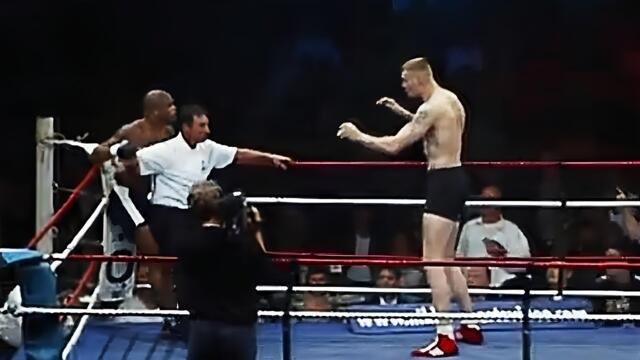 A Giant Who Intimidated His Opponents Even Before the Fight — Semmy Schilt, Nicknamed "Skyscraper."