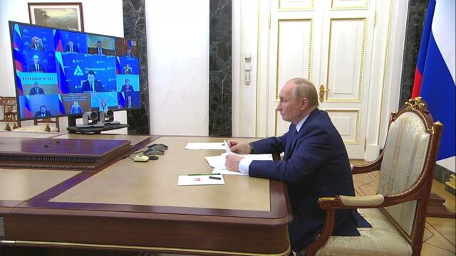 «Иннопром-2025»: Россия удивляет мир! Роботы, атомные насосы, электромобили — что показали Путину