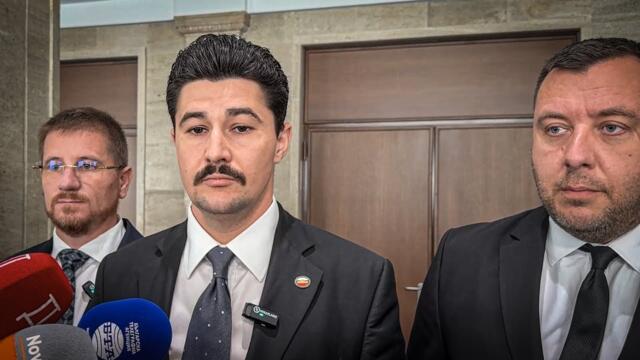 Престъпното правителство продава държавни имоти, за да покрие дупката в бюджета