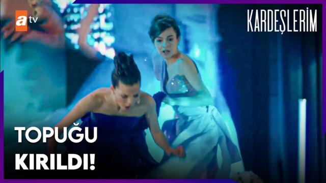 Yasmin defilede Asiye'nin elbisesine basıyor! - Kardeşlerim 90. Bölüm