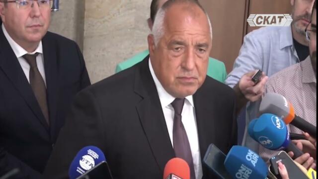 До преди 4 години такива пожари нямаше, а сега ходят и ги палят с горелка?!