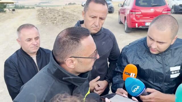 Безсънна нощ в село Плоски, евакуирани са 400 души