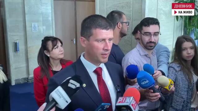 Ивелин Михайлов: Борисов работи едновременно с Европа и с Русия чрез "Възраждане"