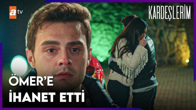 Ömer, Süsen ve Sarp'ı sarmaş dolaş gördü - Kardeşlerim 74. Bölüm