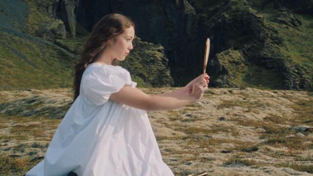 Laufey - Snow White (Official Music Video)