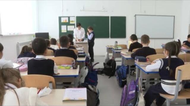 Президент поручил максимально повысить авторитет и статус учителей