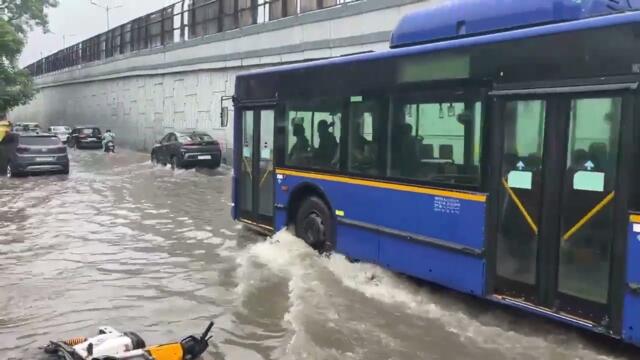 Delhi on high alert as heavy rains lash city (English subtitles)