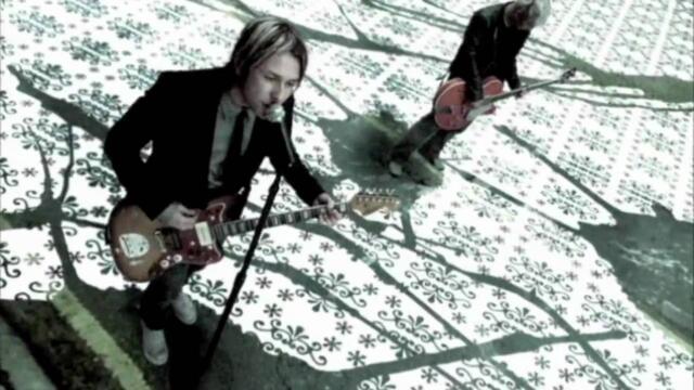 Feeder – Feeling A Moment