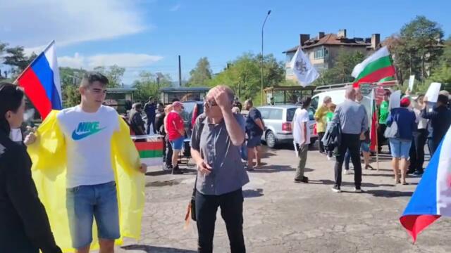 Протест пред ВМЗ Сопот срещу посещението на Лайен и милитаризацията на България