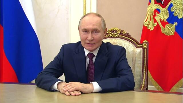 «Будущее России в руках школьников!»: Путин поздравил с Днём знаний