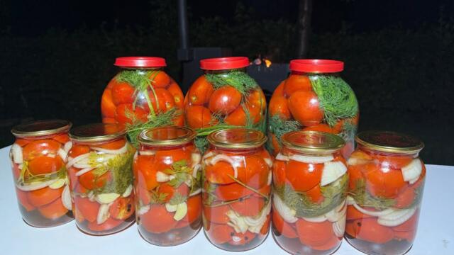 Квашені й мариновані помідори на ЗИМУ! – 2 перевірені рецепти