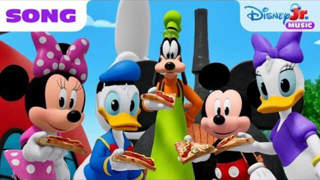 Mickey Mouse Family Pizza Party 🍕🎶 | Fun Cartoon for Kids