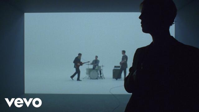 Tom Odell - Don't Let Me Go (Official Music Video)