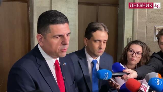 "Да, България" иска бърза оставка на Даниел Митов