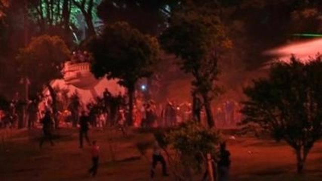 Нощни сблъсъци в Истанбул