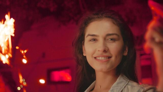 Les Elephants Bizarres - Rosu Neon (Official Video)