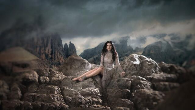 Laura Pausini - LA MIA STORIA TRA LE DITA (Official Video)