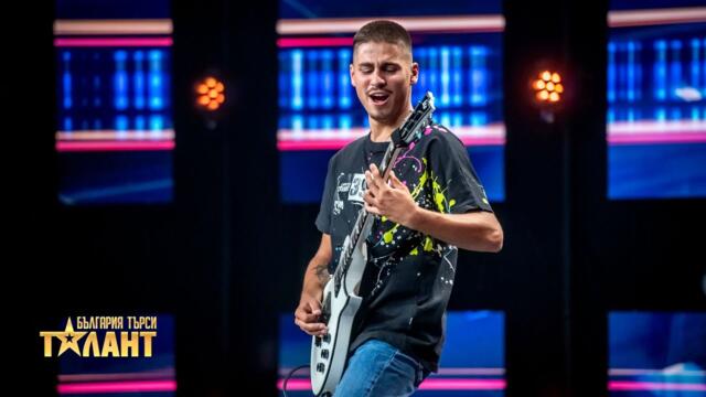 Теодор Джабраилов свири на китара I България търси талант