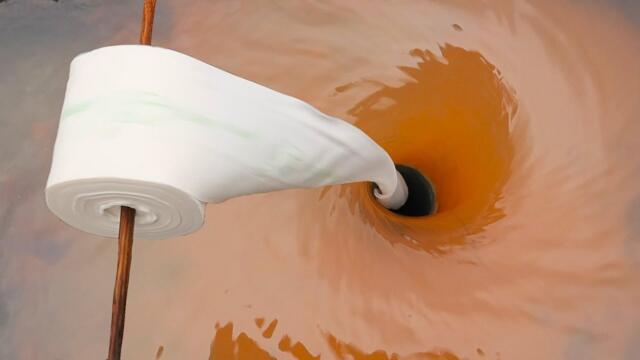 Experiment Whirlpool Hole Vs toilet paper" #01