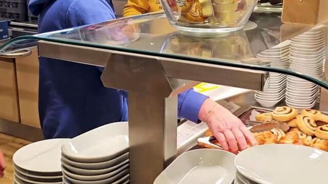 Ils petit-déjeunent tous les matins à IKEA