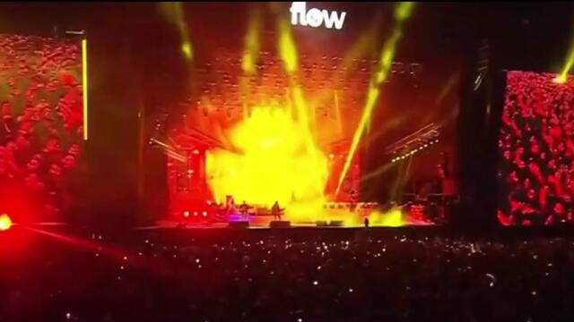 The Strokes chante "You Only Live Once" en live