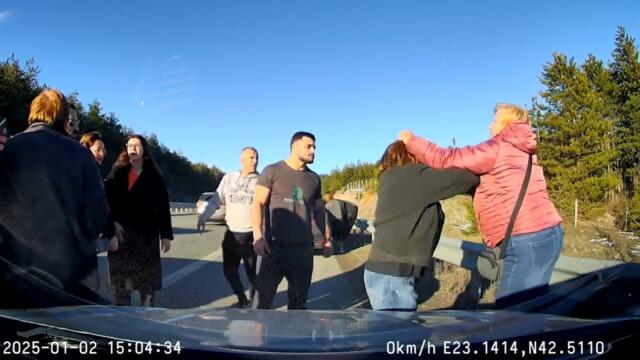 Женски бой на АМ Струма. Карлос Насар е спокоен като истински олимпиец