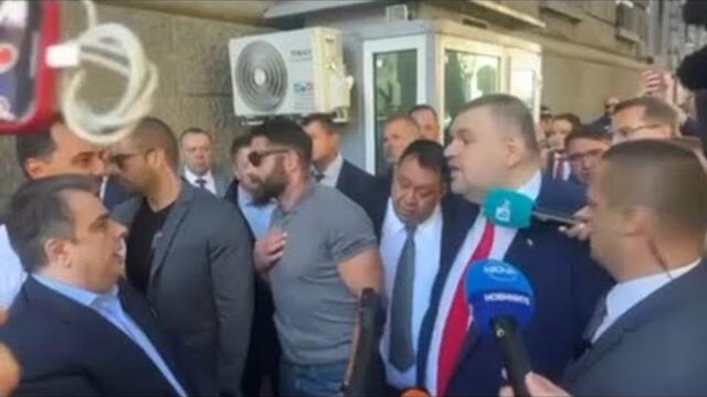 ЕКШЪН МЕЖДУ ДЕЛЯН ПЕЕВСКИ И ПП: "КРАДЦИ, НАРКОМАНИ, ПУДЕЛИ: