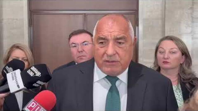 Бойко Борисов ПОПИЛЯ ПП-ДБ: Те са страшни смелчаци, аз съм ги гледал как се бият с мандаринките