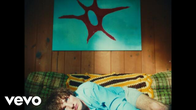 Thomas Day - sore throat (Official Video)