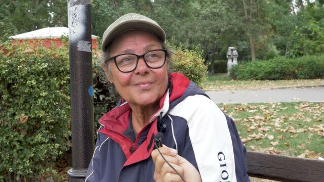 Зов за помощ: Юристка живее на пейка в Морската градина в Бургас! Нека й подадем ръка!