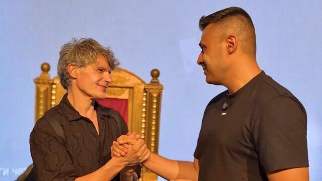 КОКЕ ОТ НОВИТЕ СЪСЕДИ - ЕНРИКЕ МОЖЕ ДА СЕ ВЪРНЕ В СЕРИАЛА