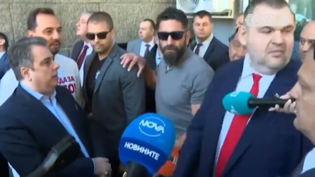 Пеевски напада и обижда Василев и Петков пред НС