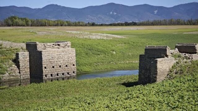 Мостът „Шейтана“ изплува от водите на „Копринка“