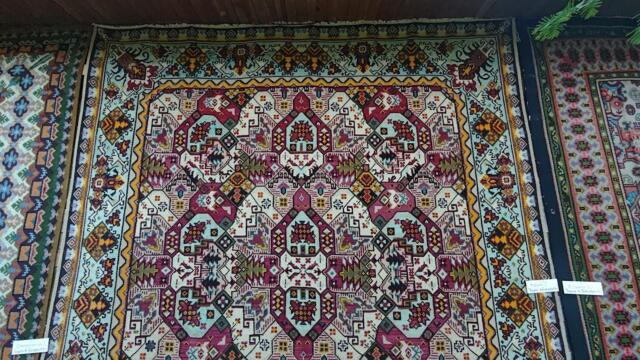 Нишките на паметта: В Медвен килимите разказват за бунтовния дух и златните ръце на Котел