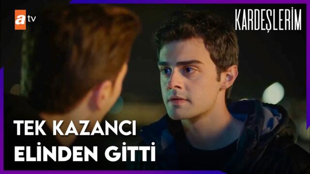 Berk, Ömer'in pilav arabasını dağıttı - Kardeşlerim 8. Bölüm