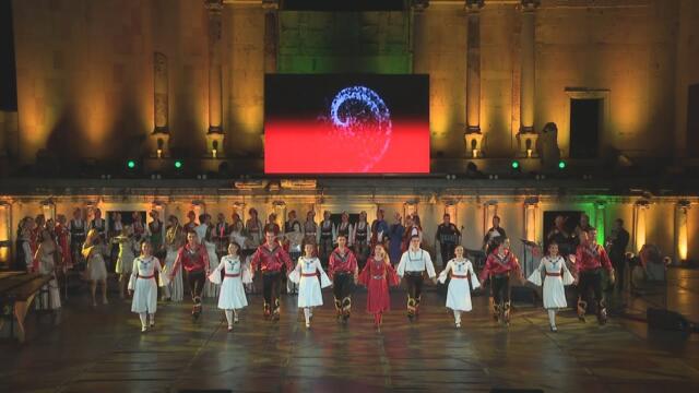 Нишки във времето