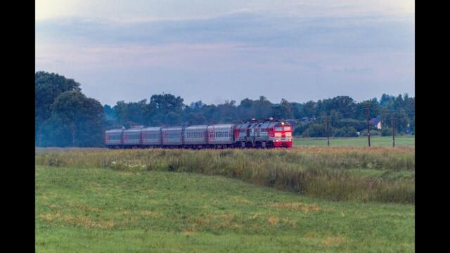 Тепловоз 2М62У-0032 покидает спящий Лиозно в полнолуние / Diesel loco leaves Lyozna during plenilune