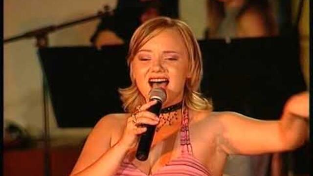 KASANDRA - Hajde malo prošetaj - FESTIVAL NARODNE MUZIKE BIHAĆ 2004